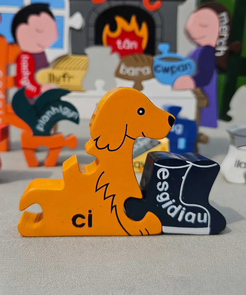 Alphabet Jigsaws Jig-So Cymraeg Cartref - Welsh Home 2
