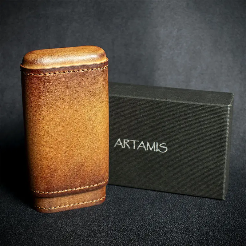 Artamis Antique Leather Cedar Lined Cigar Case - 3 Robustos 1