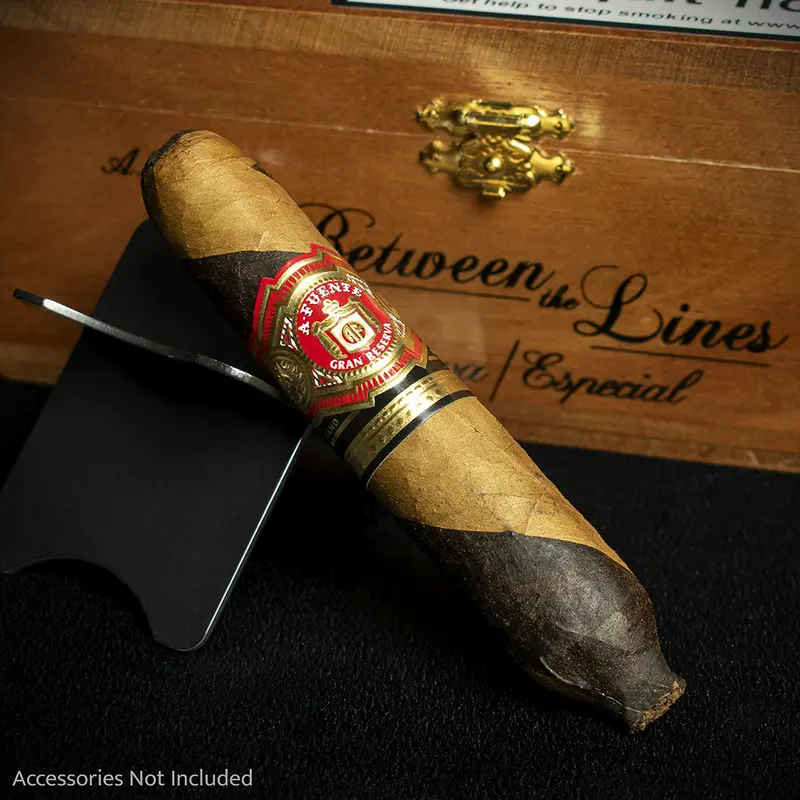 Arturo Fuente Hemingway Between The Lines Cigar - Single 2