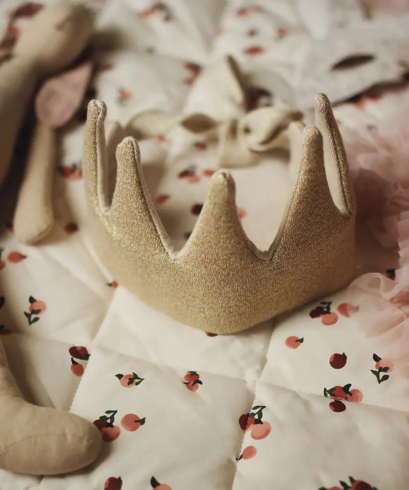 Avery Row Gold Sparkle Knitted Crown 2
