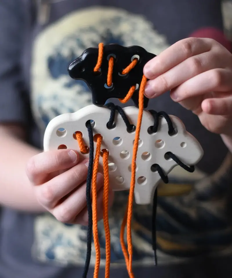 Bajo Lacing Sheep & Lamb 2