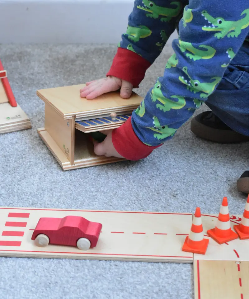 Beck Small Toy Car Garage 2