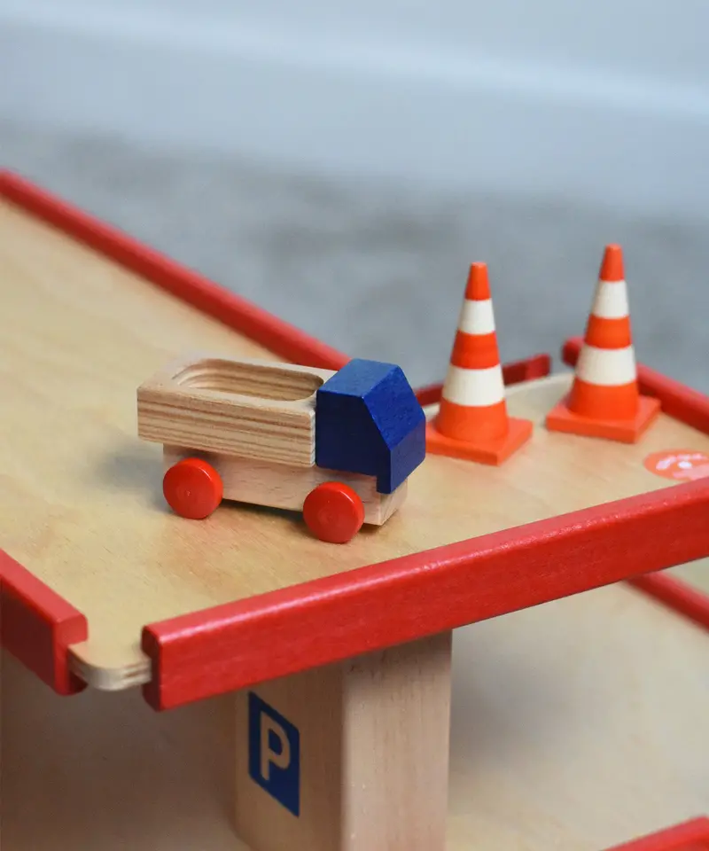 Beck Wooden Lorry Toy 2
