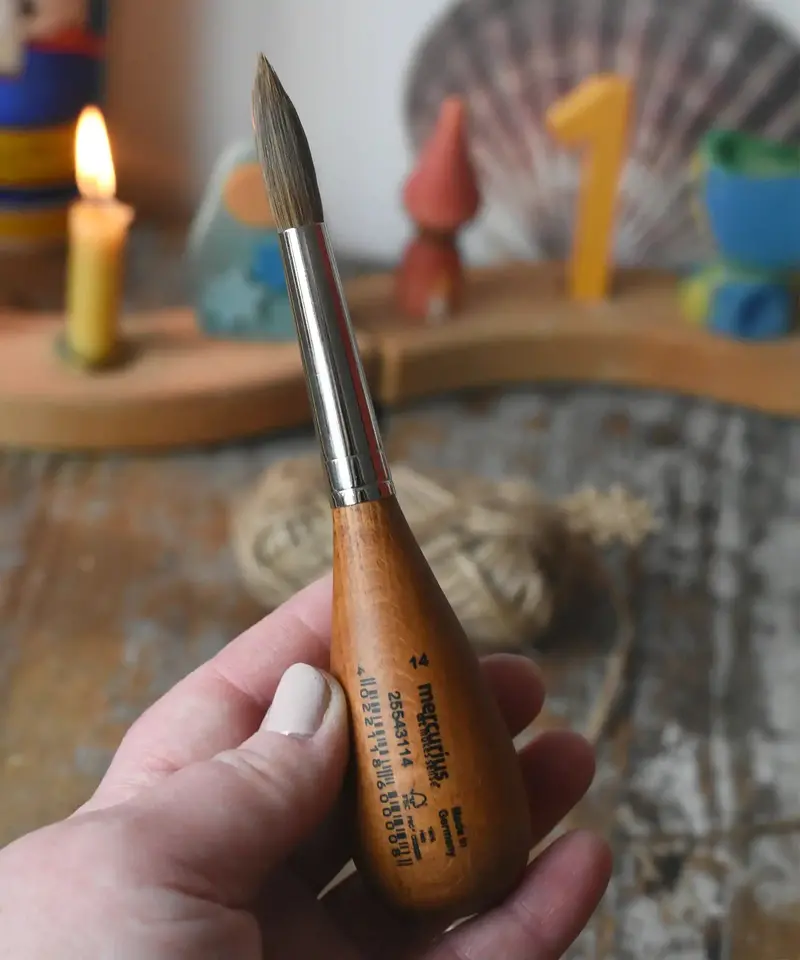 Ergonomic Egg Handle Round Paintbrush - Synthetic Cow Hair 1
