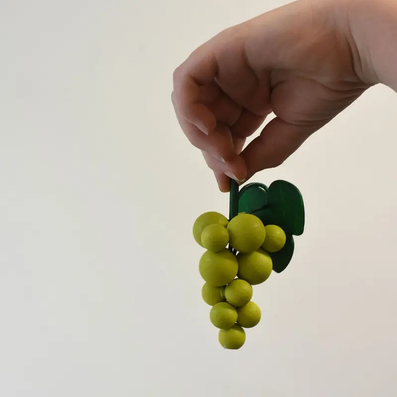 Erzi Bunch Of Green Grapes Wooden Play Food 2