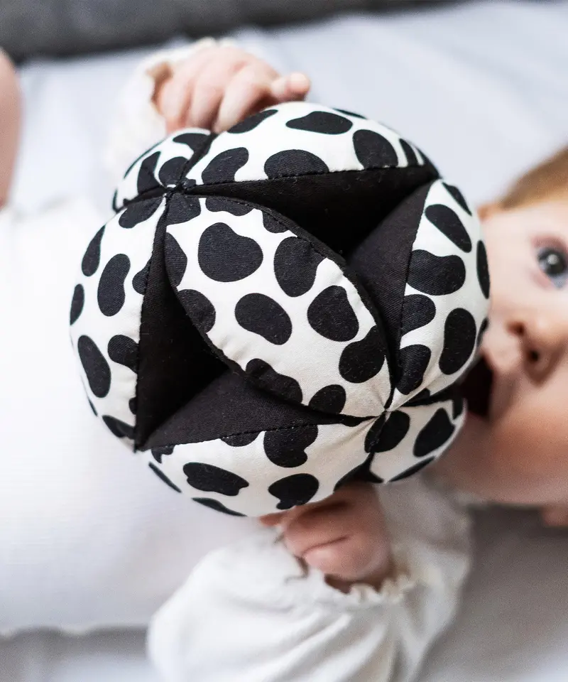 Etta Loves Organic Sensory Grasping Ball 1