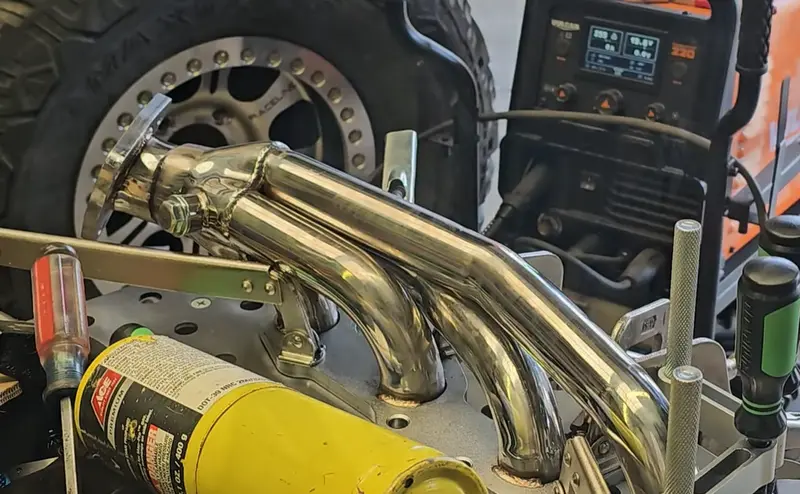 Exhaust Header For 2000-2004 Toyota Tundra/Sequoia 4.7L V8 2