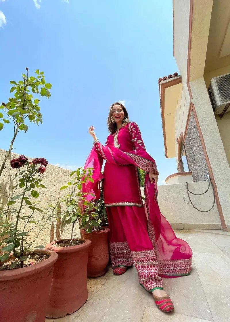 Hania Amir's Outfit 1