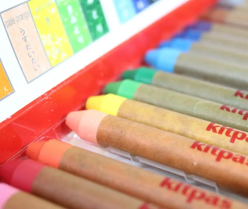 Kitpas Medium 16 Coloured Rice Wax Art Crayons 2