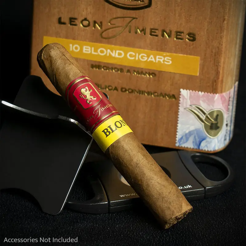 Leon Jimenes Petit Corona Blond (Vanilla) Cigar - Single 2