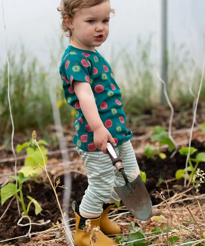 Little Green Radicals Organic T-Shirt & Jogger Playset - Apple Picking 3