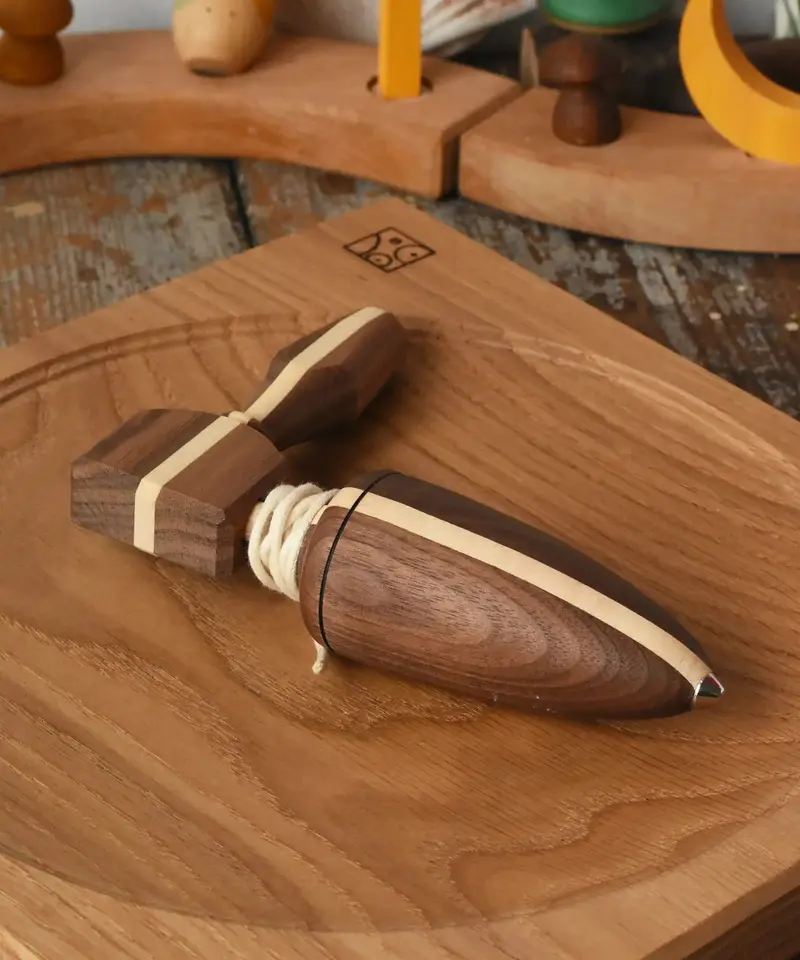 Mader Goliath Thunderbolt Spinning Top With Starter - Dark Wood 1