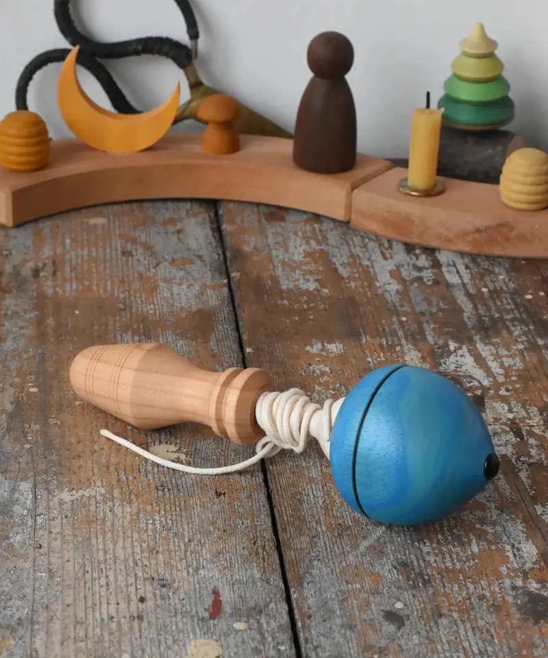 Mader Pull-String Spinning Top - Blue 1