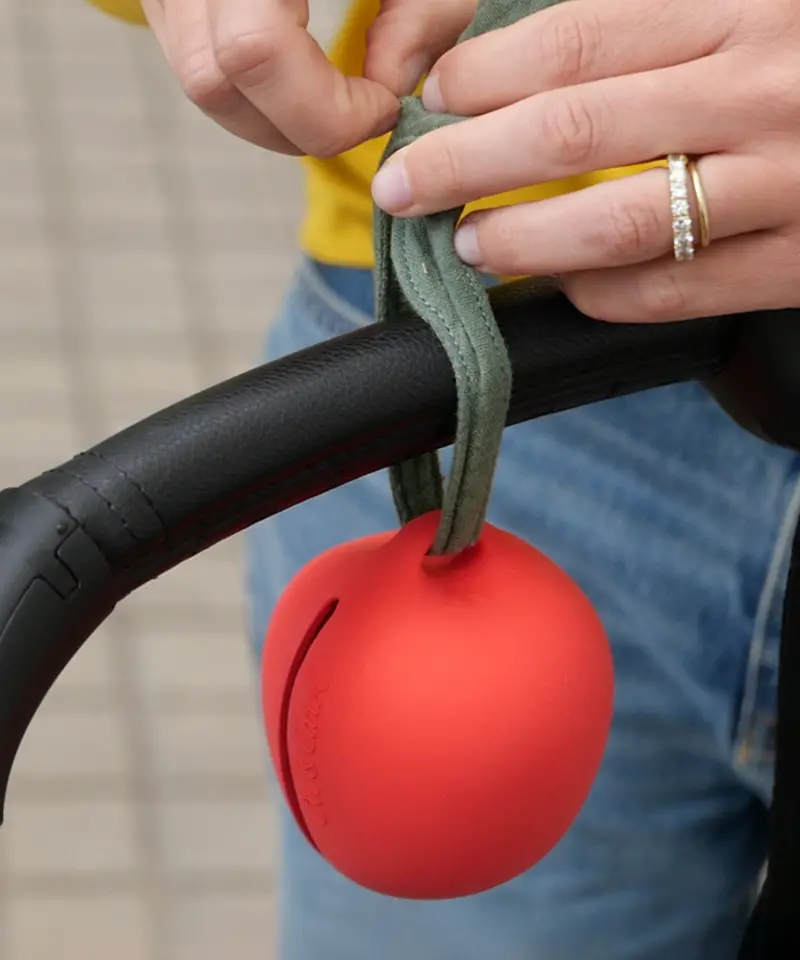 Oil & Carol Pacifier Holder 2
