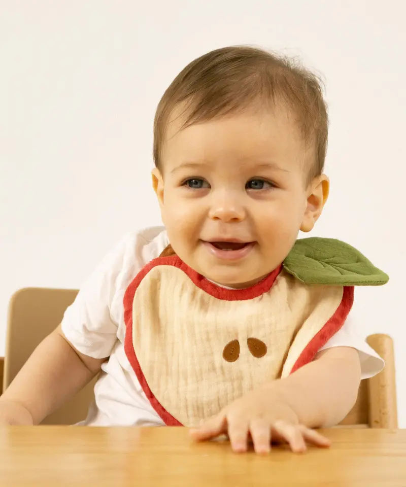Oli & Carol Bib - Pepa The Apple 2