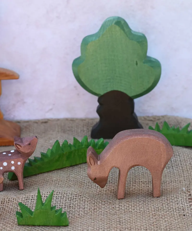 Ostheimer Deer Eating 2