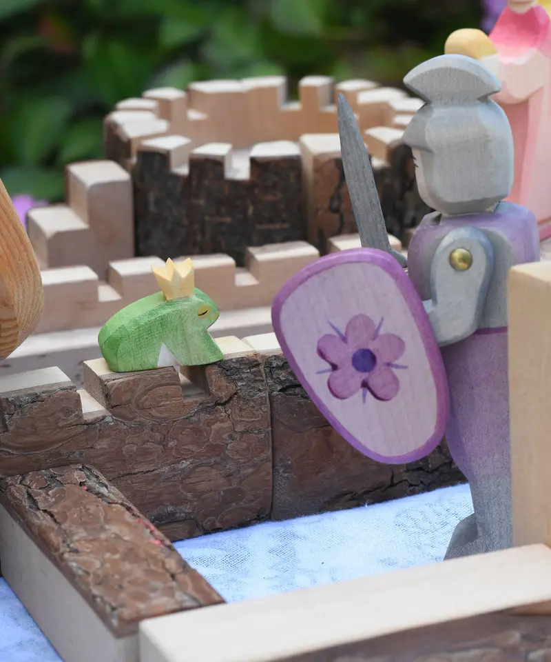 Ostheimer Knight's Shield - Red 2