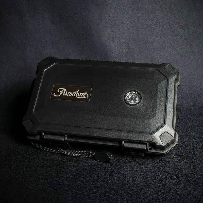 Passatore 5 Cigar Travel Humidor Black -  Black Waterproof 1
