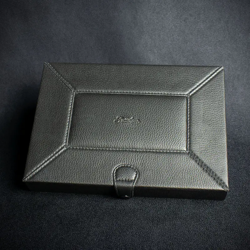 Passatore Humidor - Black Leatherette 8-10 Cigars 1