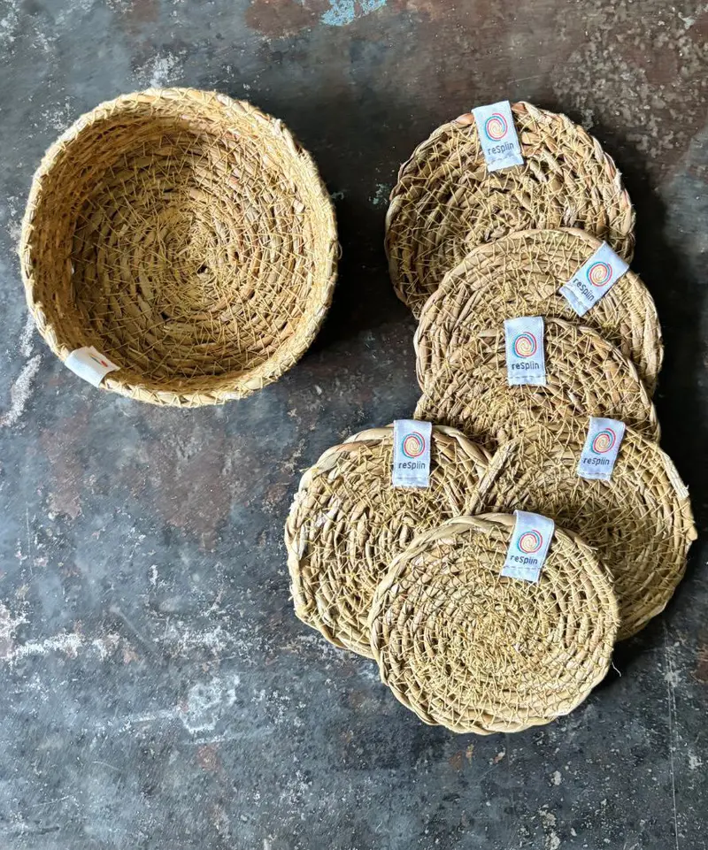 Respiin Seagrass Coasters & Holder Set - Natural 2
