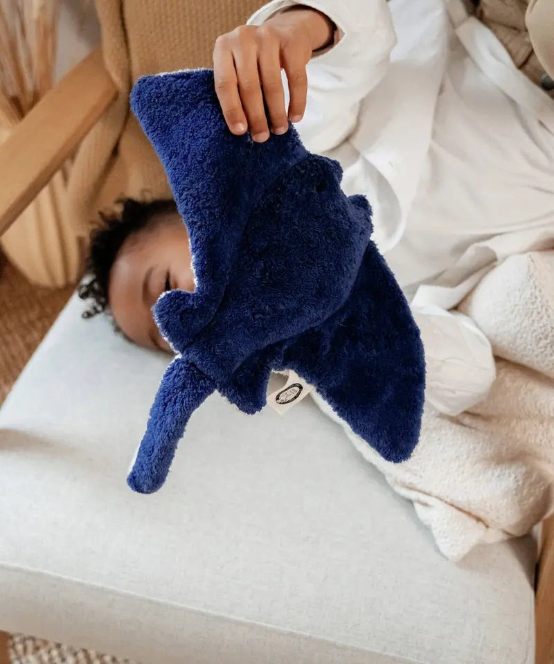Senger Small Cuddly Manta Ray - Blue 1