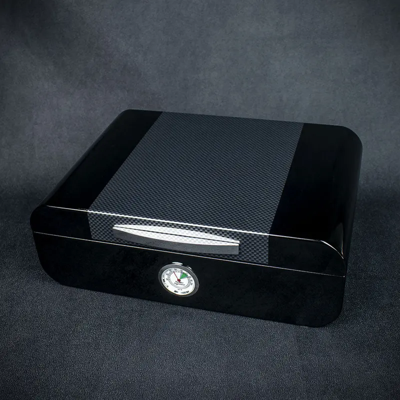 Smoke-King Black Lacquer & Carbon Finish Humidor - 25 Cigars 1