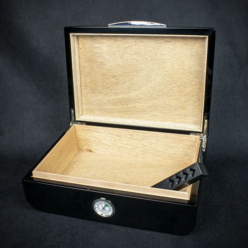 Smoke-King Black Lacquer & Carbon Finish Humidor - 25 Cigars 2