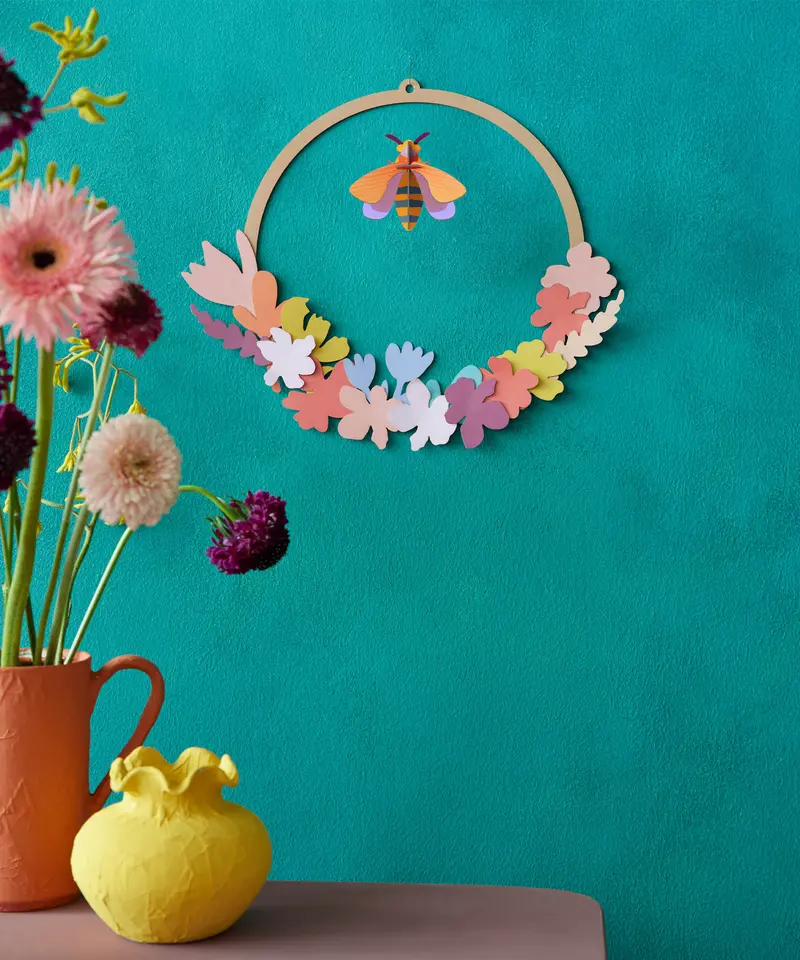 Studio Roof Cardboard Wreath - Bee Meadow 2