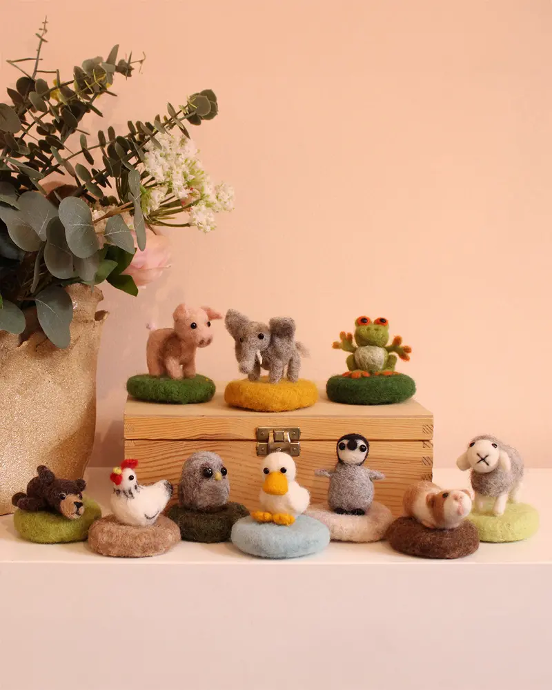 The Makerss - Amiguwoolli Duck Mini Needle Felt Kit 2