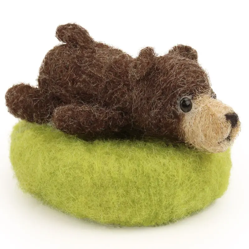 The Makerss - Amiguwoolli Snoozing Bear Mini Needle Felt Kit 1