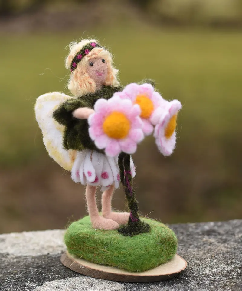 The Makerss Official Flower Fairies™️ - Daisy Fairy Needle Felt Kit 2