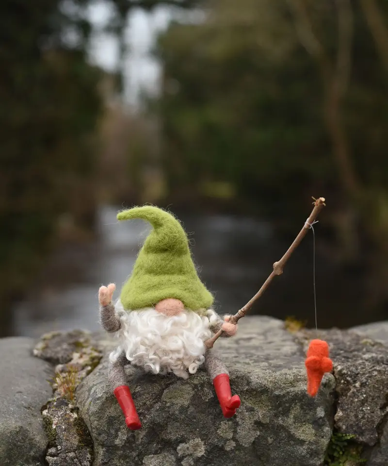The Makerss - Small Fishing Gnome Needle Felt Kit 2