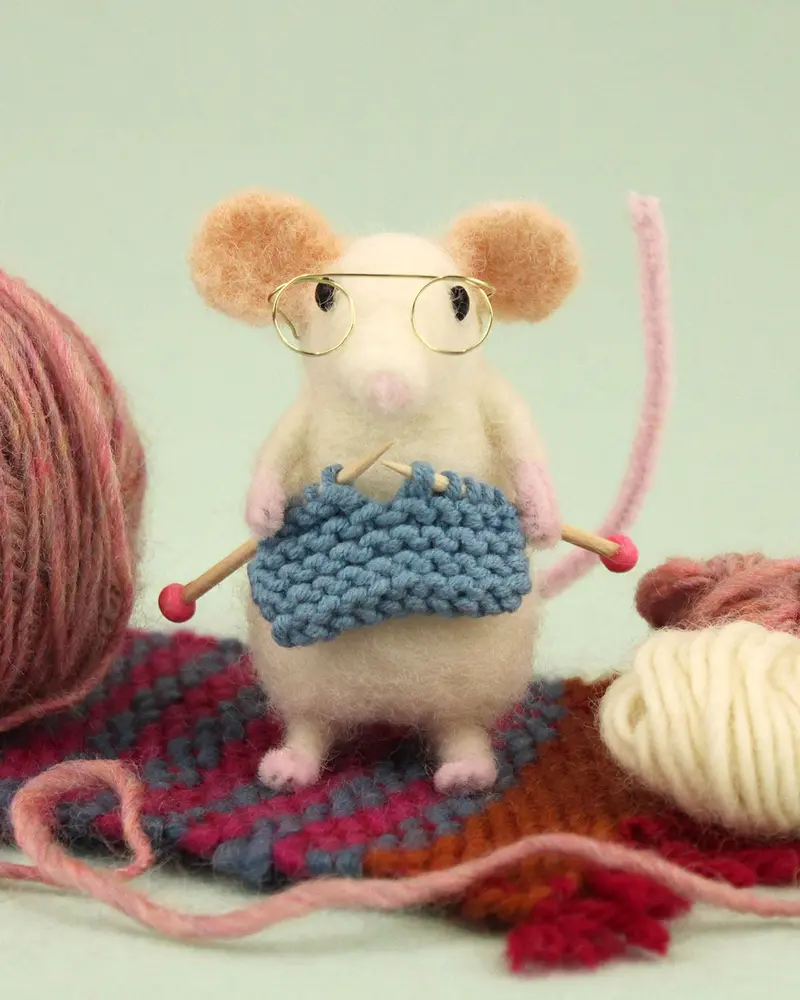 The Makerss - Small Knitting Mouse Needle Felt Kit 2