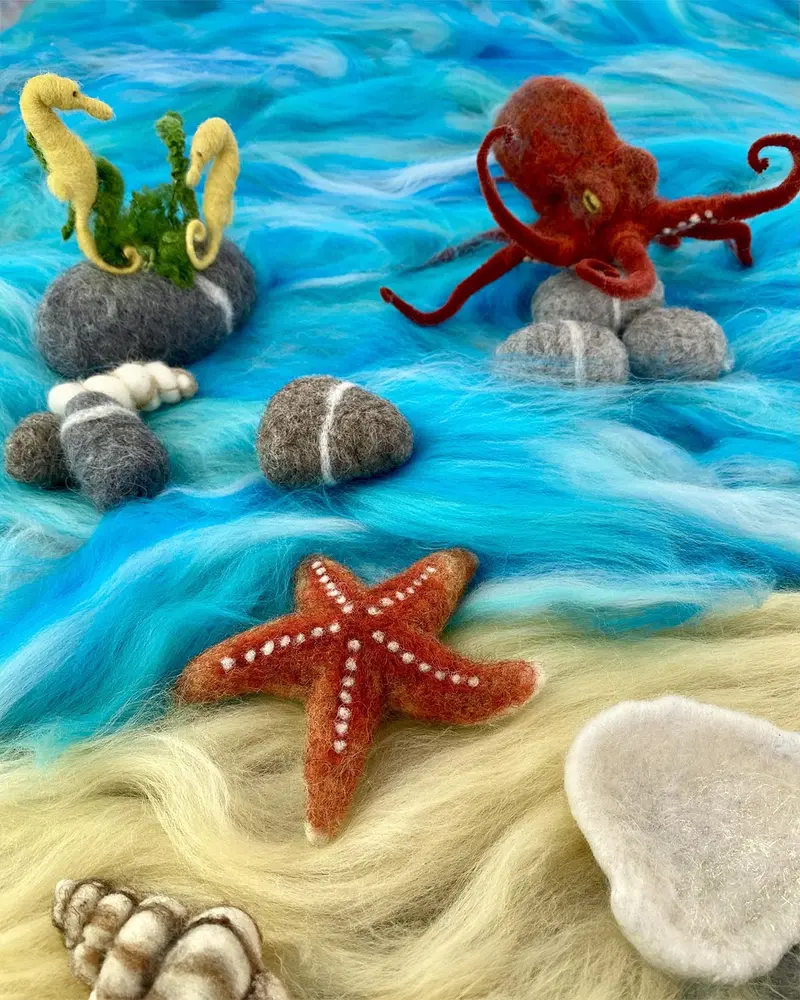 The Makerss - Small Octopus Needle Felt Kit 2