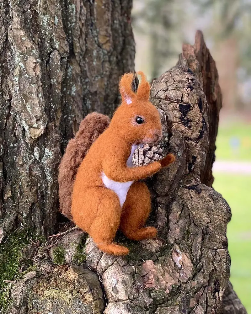 The Makerss - Small Red Squirrel Needle Felt Kit 2