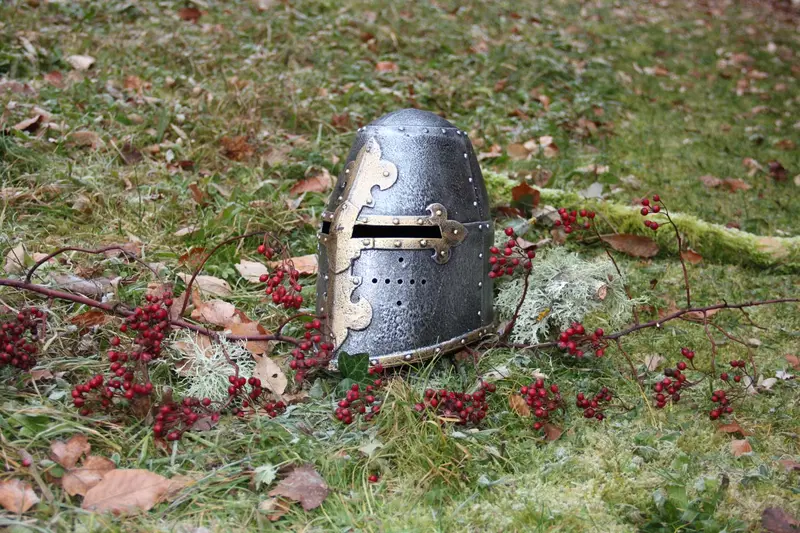 Vah Crusader Helmet 2