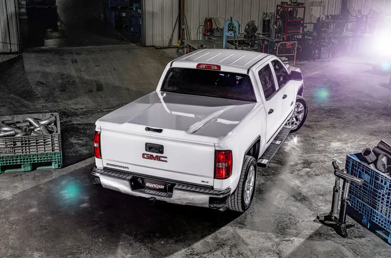 Undercover Elite Lx Hard Tonneau Cover – Black, Fits 2014–2018 Gmc Sierra 1500 (Including 2019 Limited 6.5Ft Bed) 1